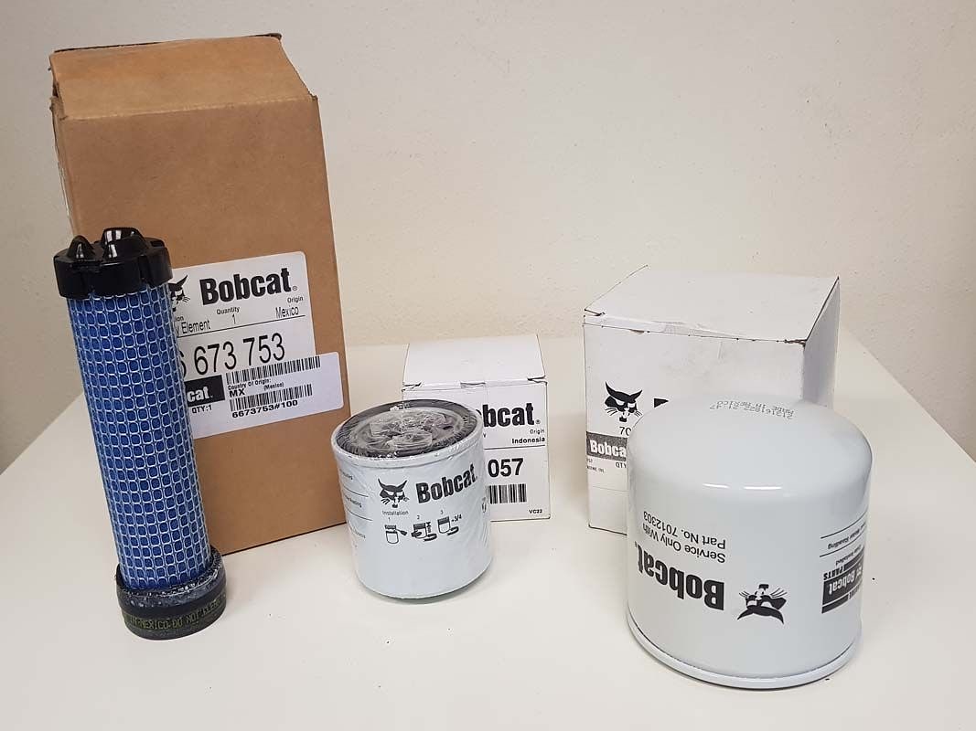 Filtri originali Bobcat nelle confezioni sigillate.